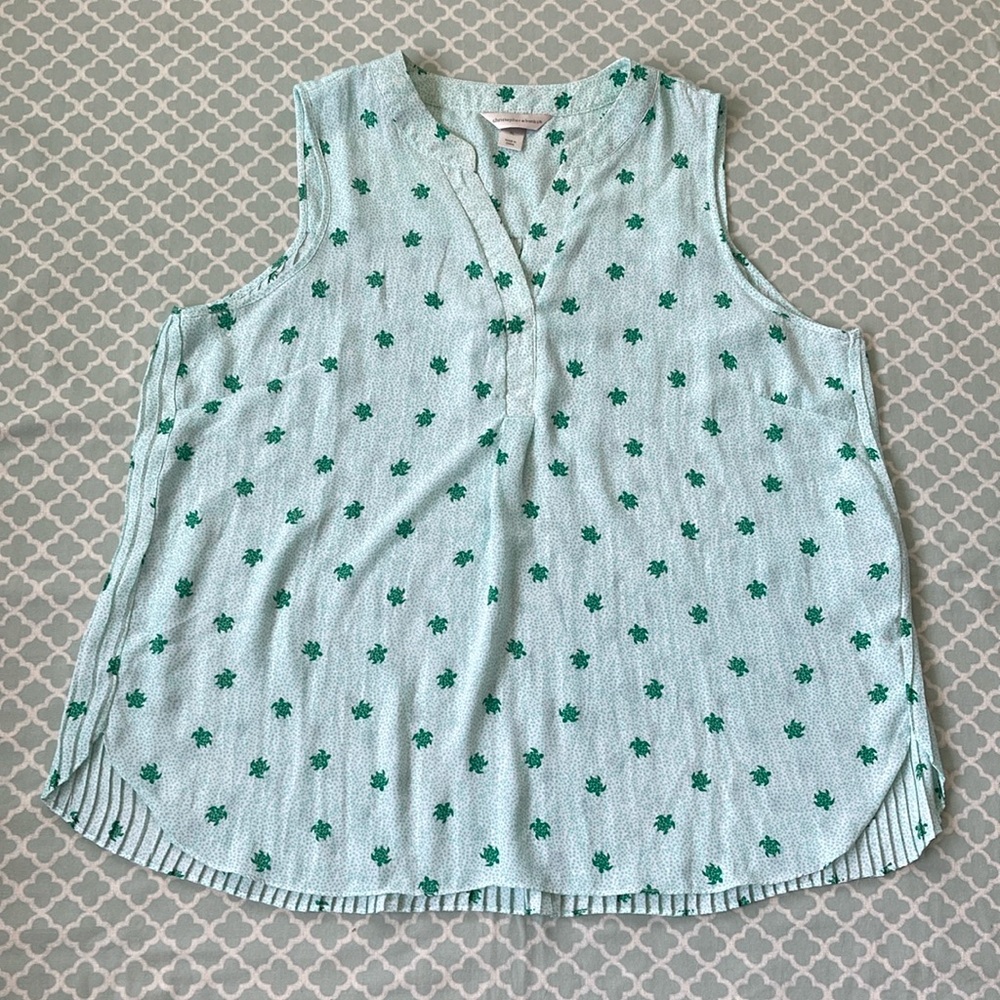 Christopher & Banks Turtle Sleeveless Print Blouse Pleated Back XL
